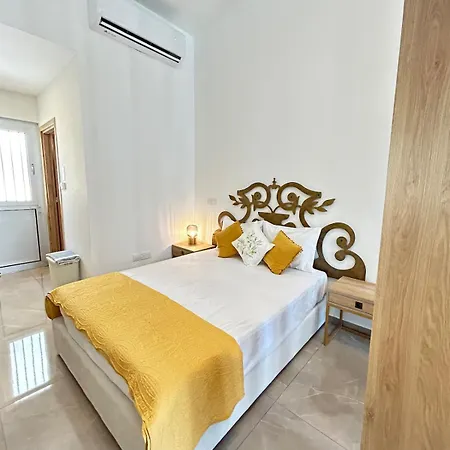 Athina 15